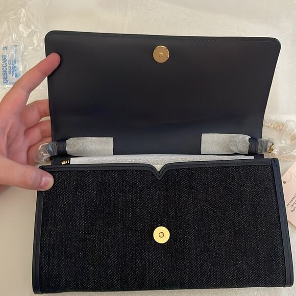 NWT Kate spade toujours chain leather clutch in blue denim and gold hardware - Picture 8 of 9